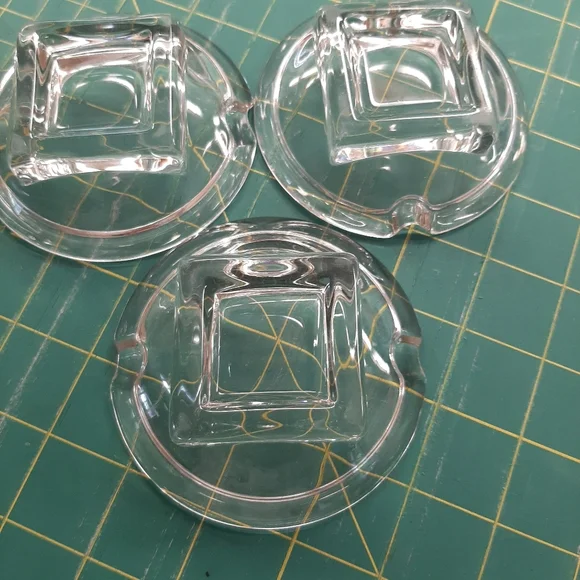 SET OF 3 GLASS ASHTRAYS - Picture 6 of 9